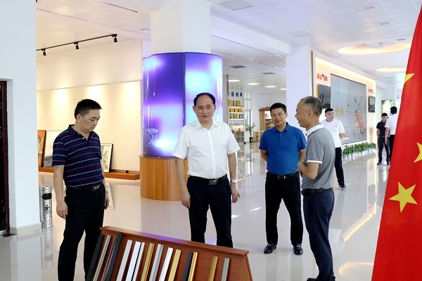 縣長馬吉云赴企業(yè)開展“送政策、解難題、優(yōu)服務(wù)”活動